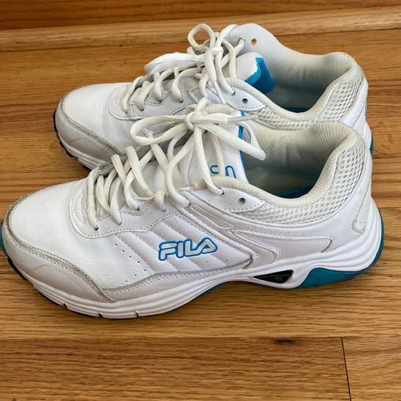 Vintage Chunky FILA Sneakers - Picture 4 of 8